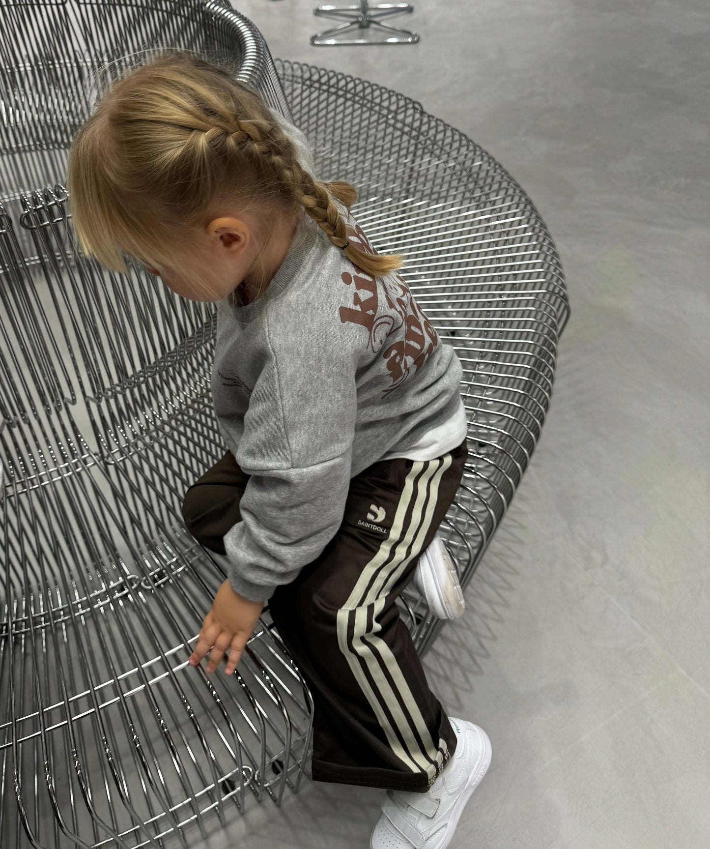 Kind People Sweatshirt Brown